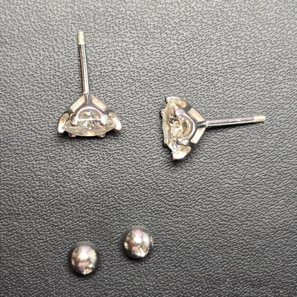 Moissanite 1 Carat 925 Sterling Silver Round Cut Stud Earrings - Picture 3 of 6